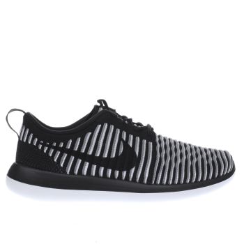 NIKE BLACK & WHITE ROSHE TWO FLYKNIT TRAINERS NIKE BLACK & WHITE ROSHE TWO FLYKNIT TRAINERS