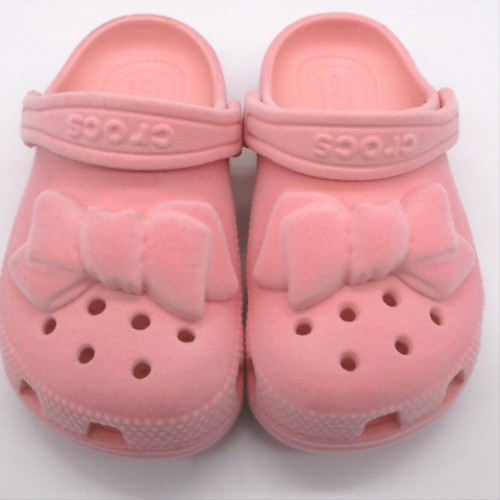 Crocs classic velvet bow clog 2