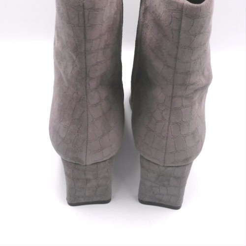 schuh bethal set back heel 3