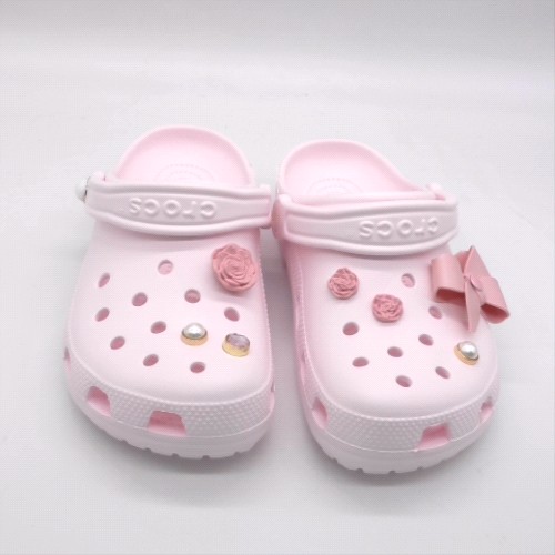 Crocs classic shimmer bow clog 1