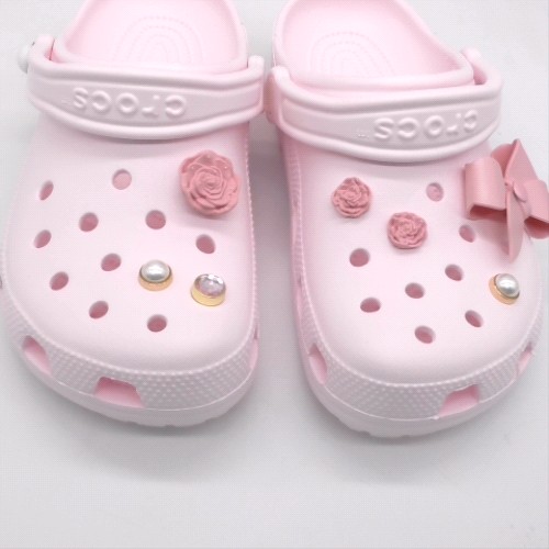 Crocs classic shimmer bow clog 2