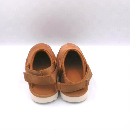 UGG goldenstar clog 3