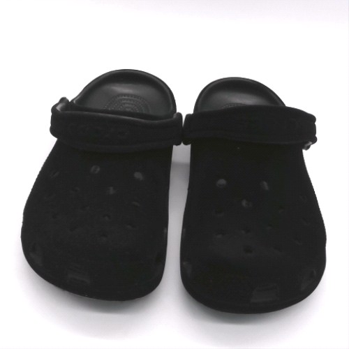 Crocs classic velvet clog 1