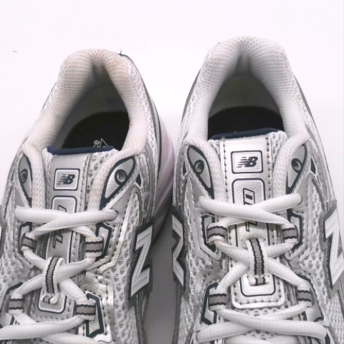 New Balance White & Navy 740 youth New Balance 740 3