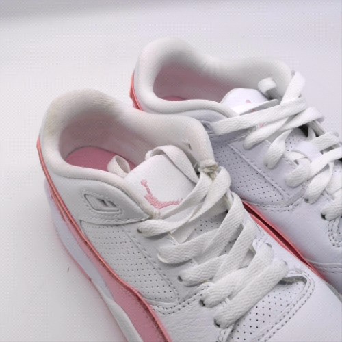 Nike Jordan White & Pink flight court girls youth Nike Jordan flight court 3