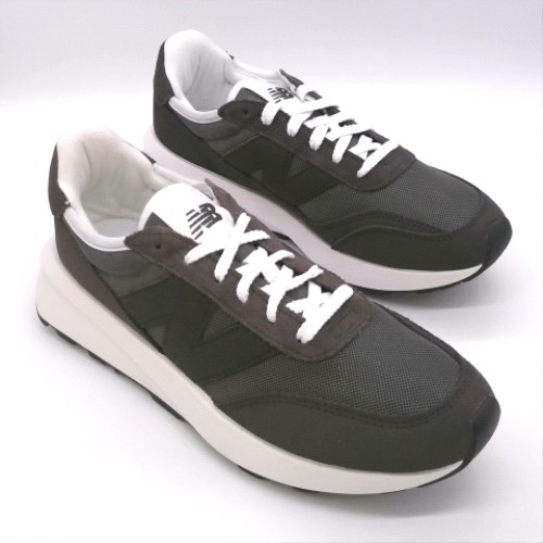 New Balance Black & White 370 trainers New Balance 370 2