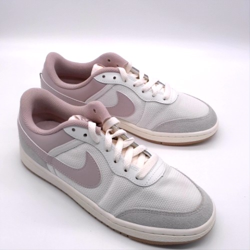 Nike Jordan White & Pink skyline low trainers Nike Jordan skyline low 2