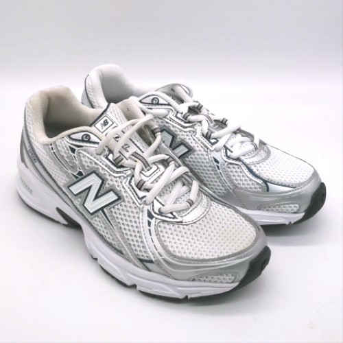 New Balance White & Navy 740 youth New Balance 740 3