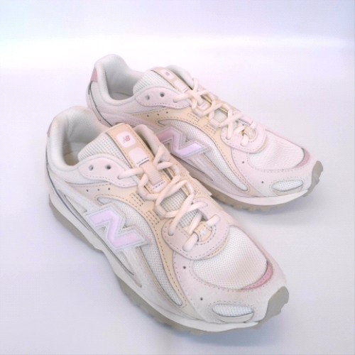 New Balance White & Pink 204l trainers New Balance 204l 2