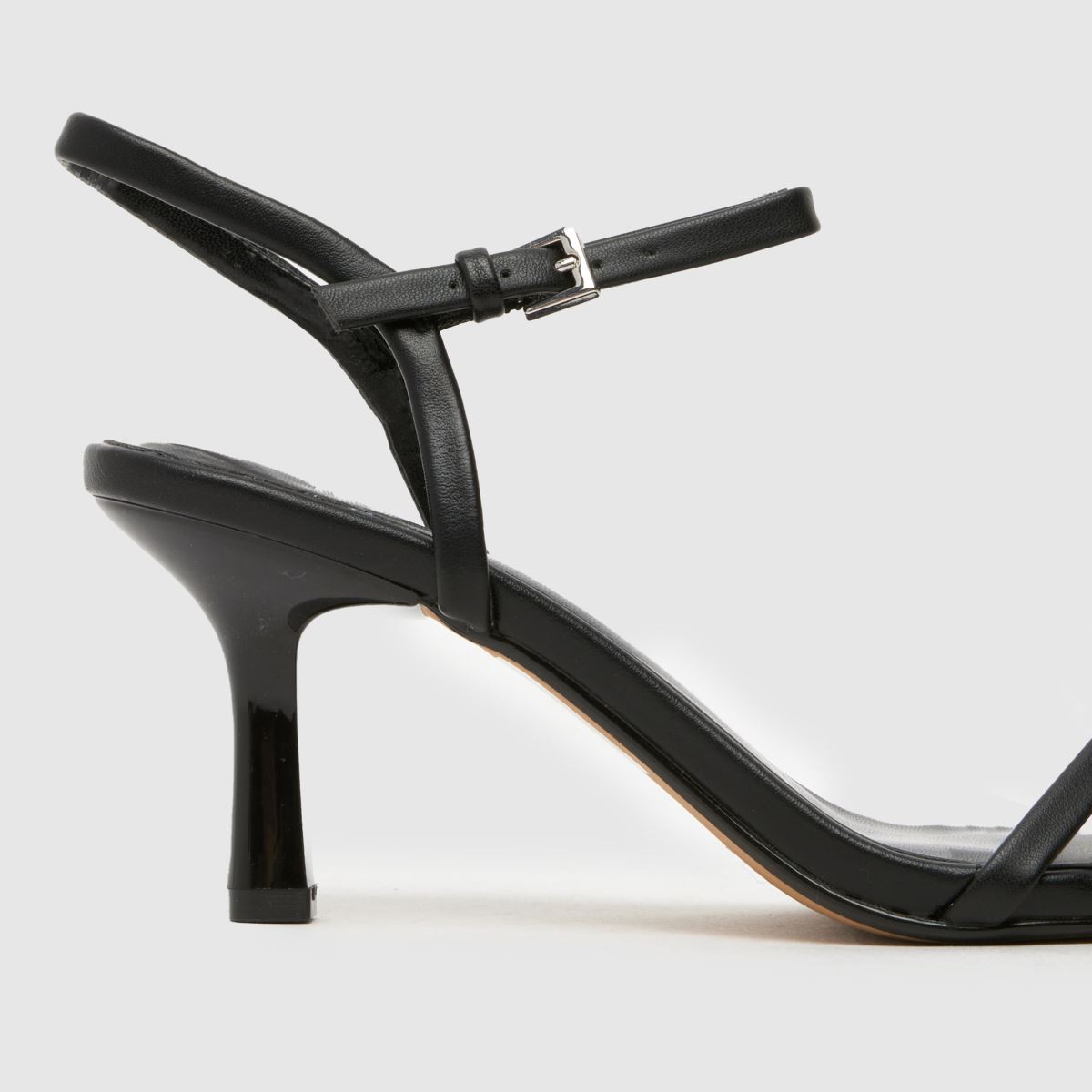 schuh Susie Toe Loop in Black schuh Susie Toe Loop 3