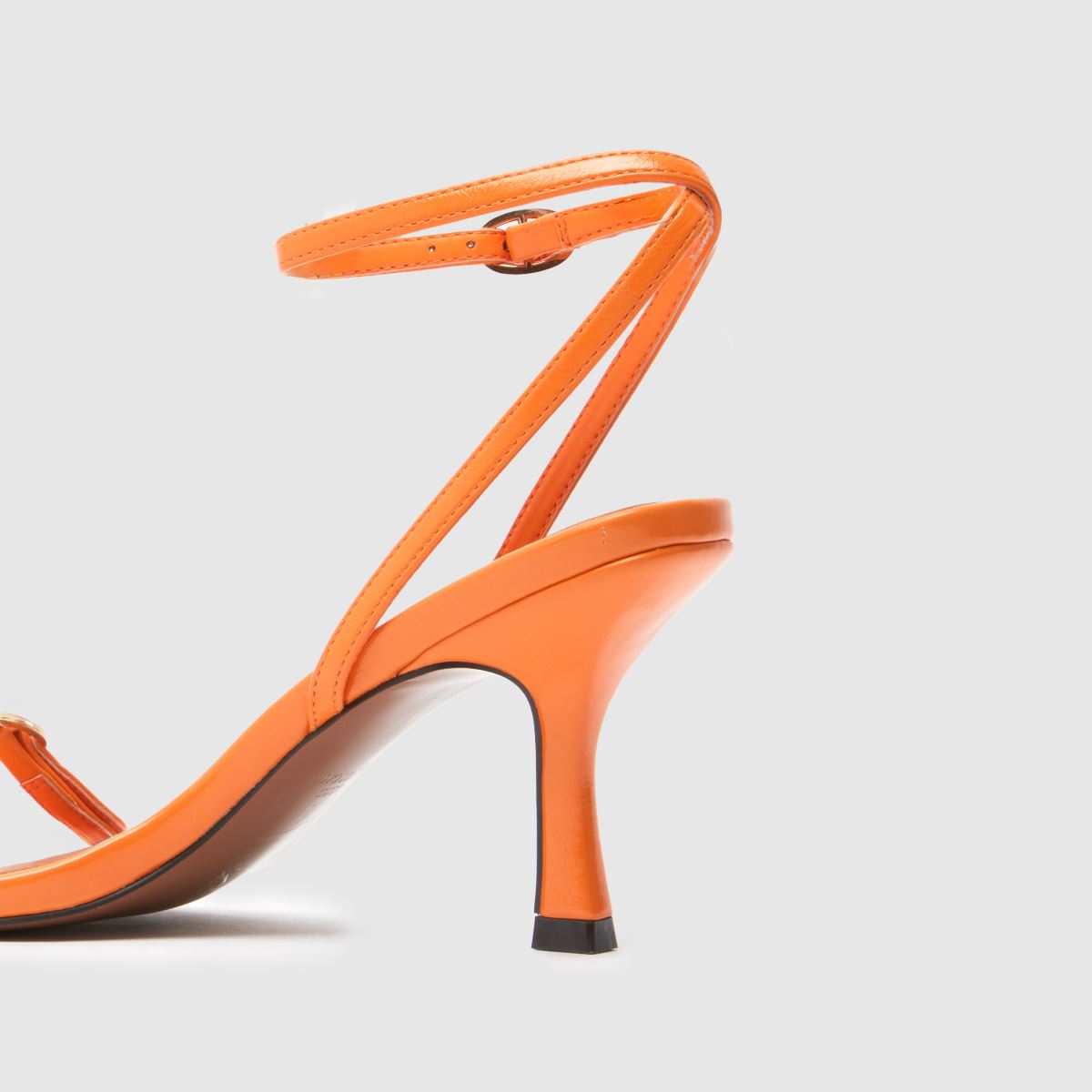 schuh Simba Pointed Toe in Orange