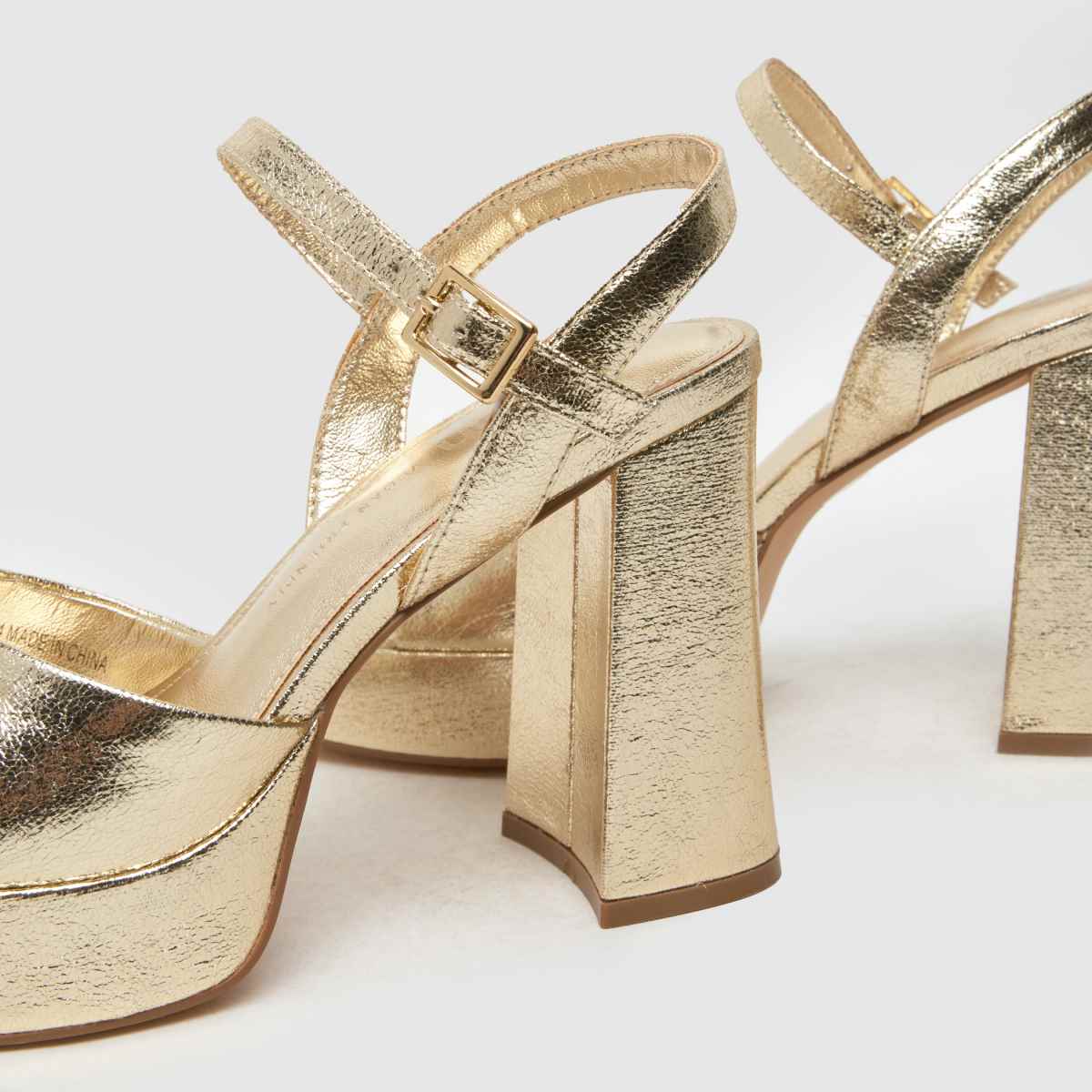 schuh Sabina Platform in Gold