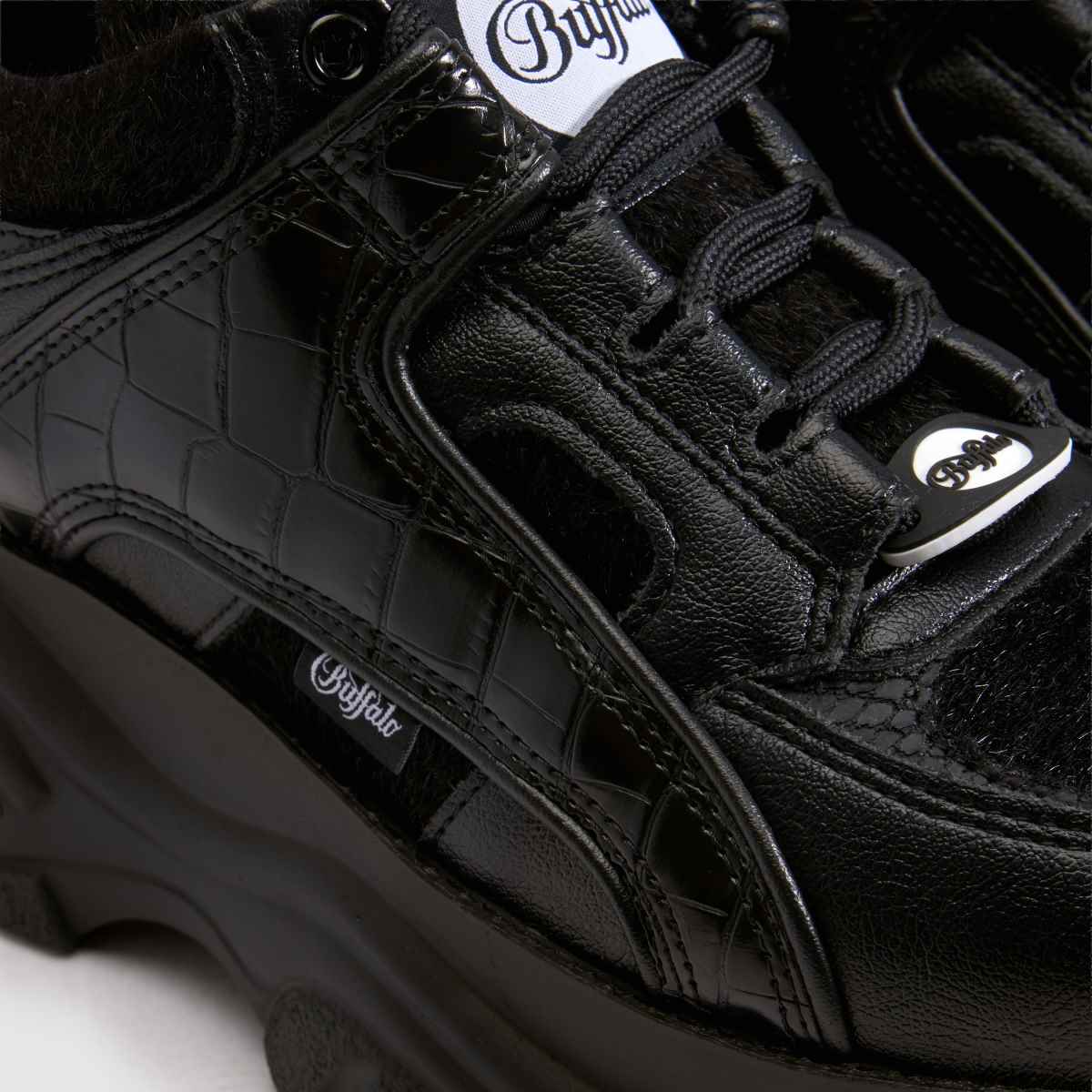 Buffalo London Classic Low in Black Buffalo London Classic Low 4