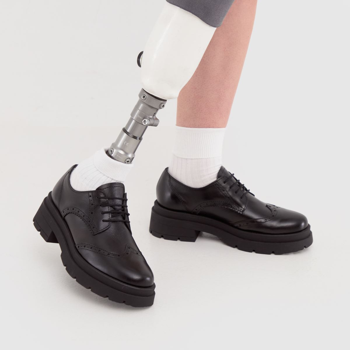 Black schuh Lorin Leather Brogue Lace 