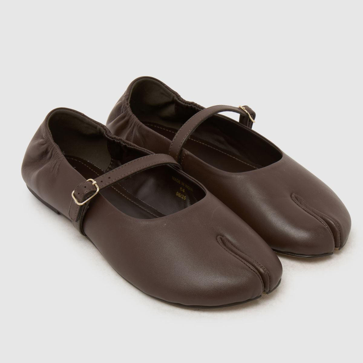 schuh Lusan Split Toe Leather Ballet 