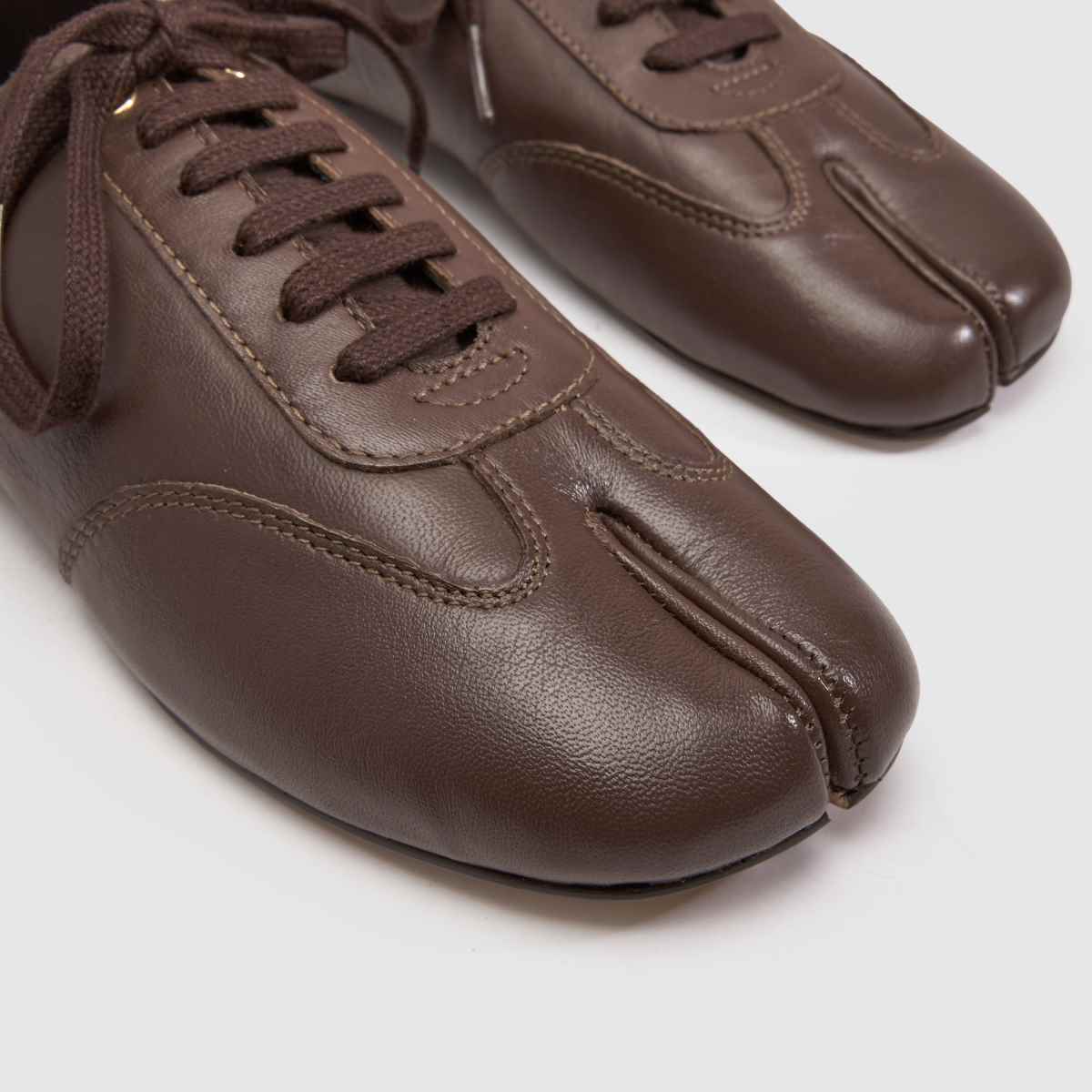 schuh Lavish Split Toe in Brown schuh Lavish Split Toe 7