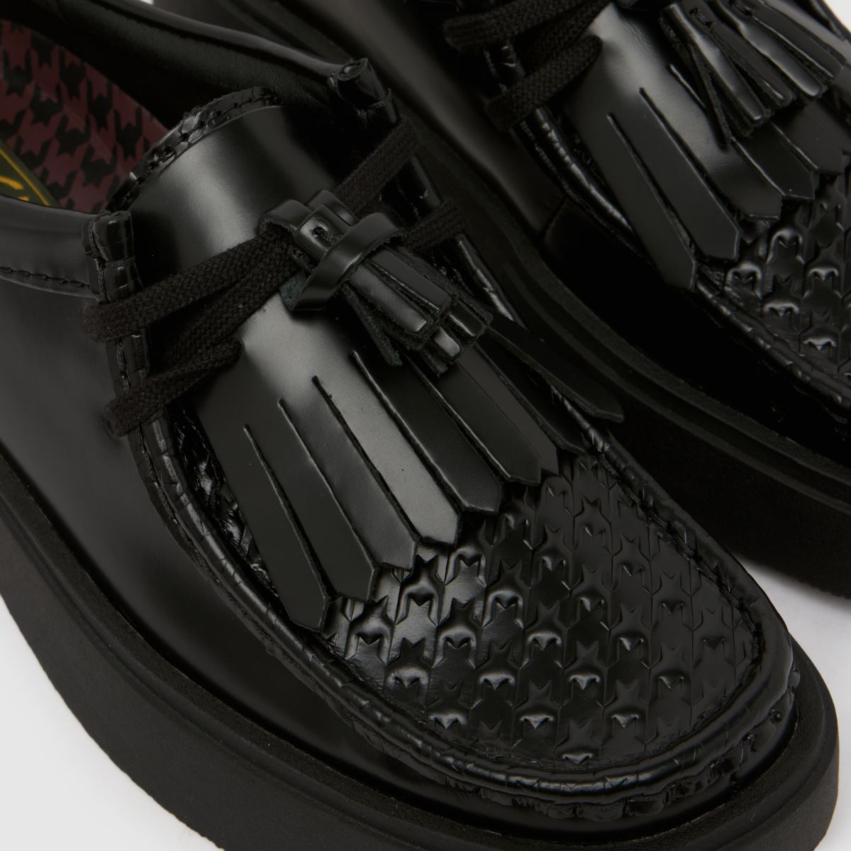 Clarks Torview Embossed in Black Clarks Torview Embossed 4