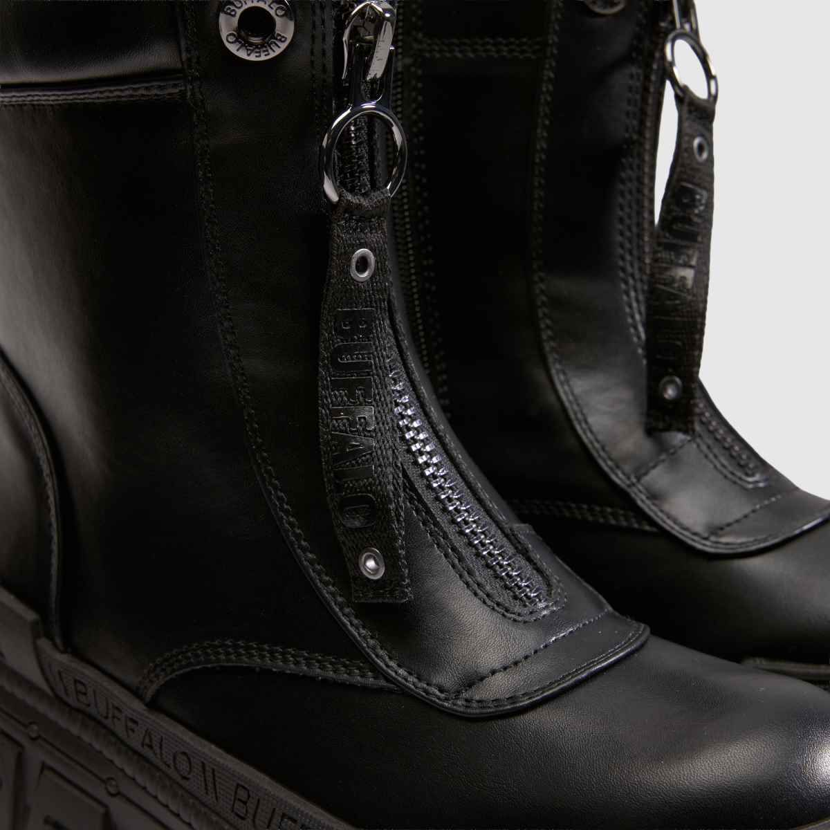 Buffalo London Gospher Zip in Black Buffalo London Gospher Zip 4