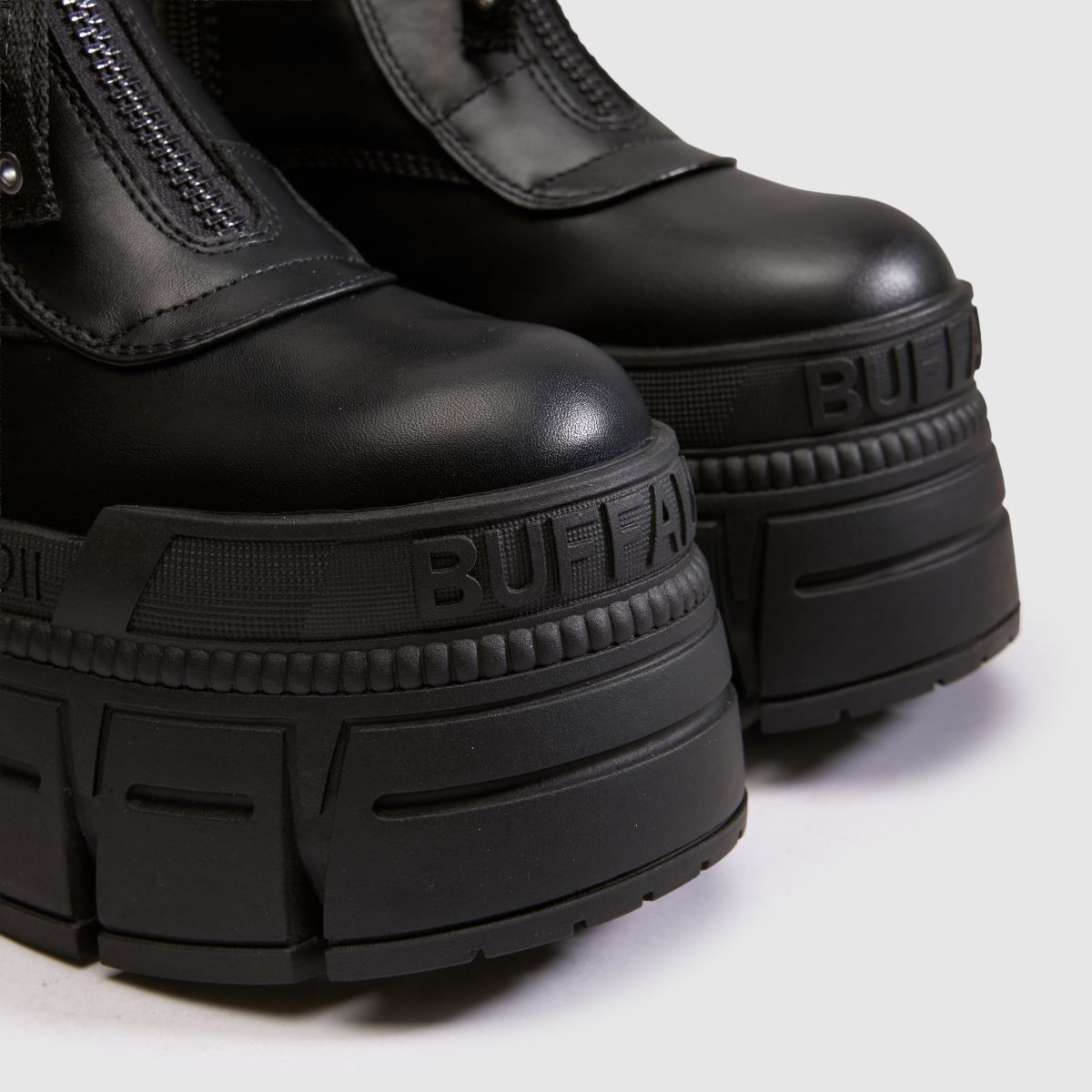 Buffalo London Gospher Zip in Black Buffalo London Gospher Zip 7