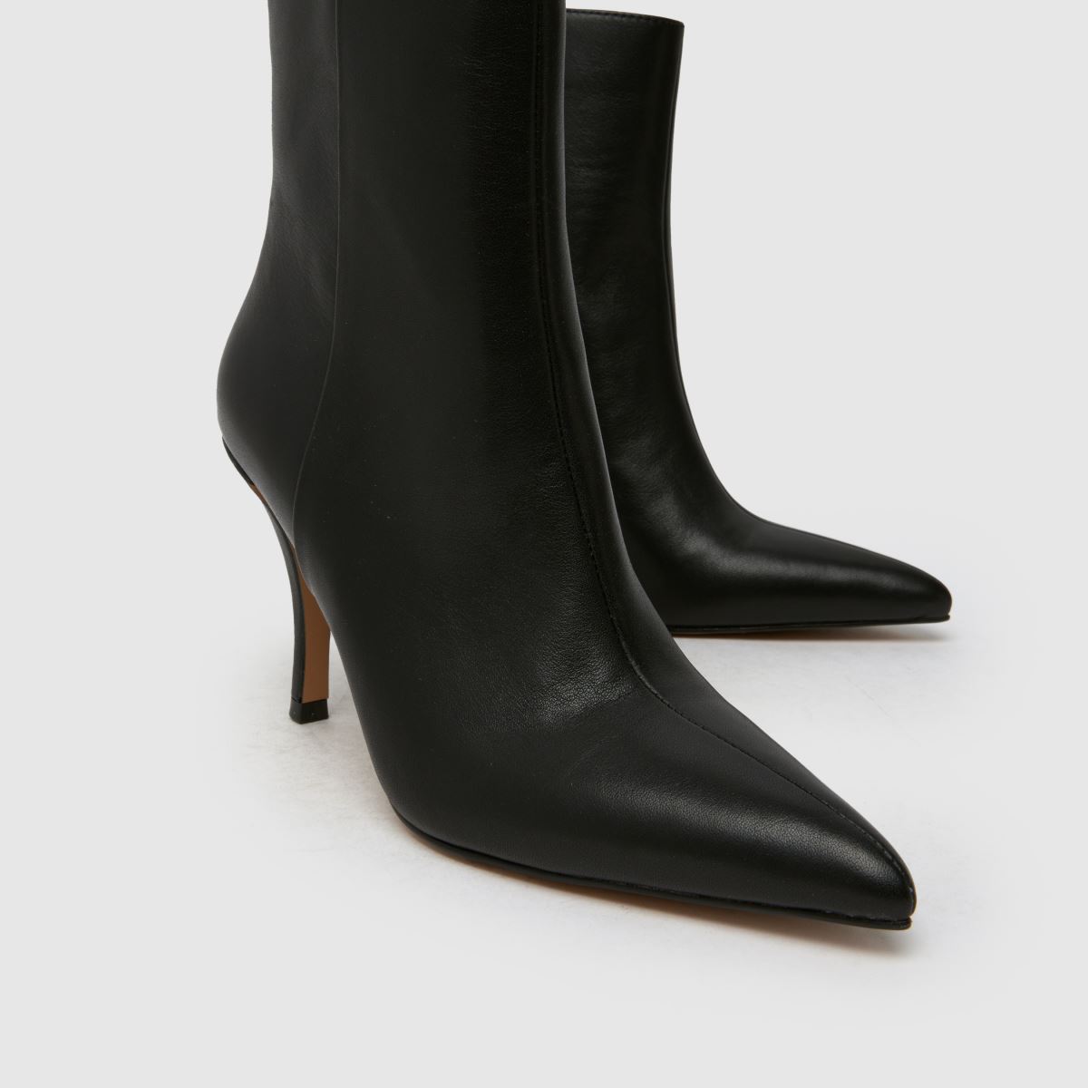 schuh Betty Leather Heeled in Black schuh Betty Leather Heeled 4