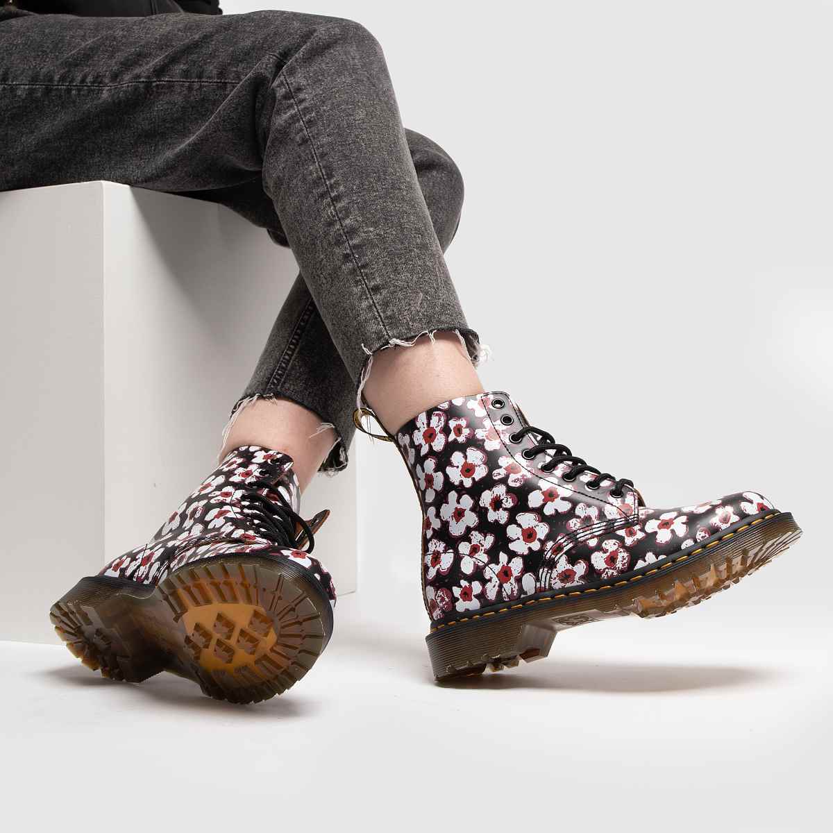dr martens pascal black and white
