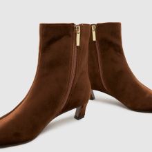 schuh Bexley Kitten Heel in Tan schuh Bexley Kitten Heel,3 of 4