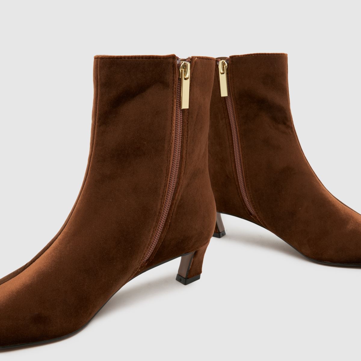 schuh Bexley Kitten Heel in Tan schuh Bexley Kitten Heel 4