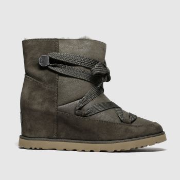 UGG brown classic femme lace up boots UGG brown classic femme lace up boots