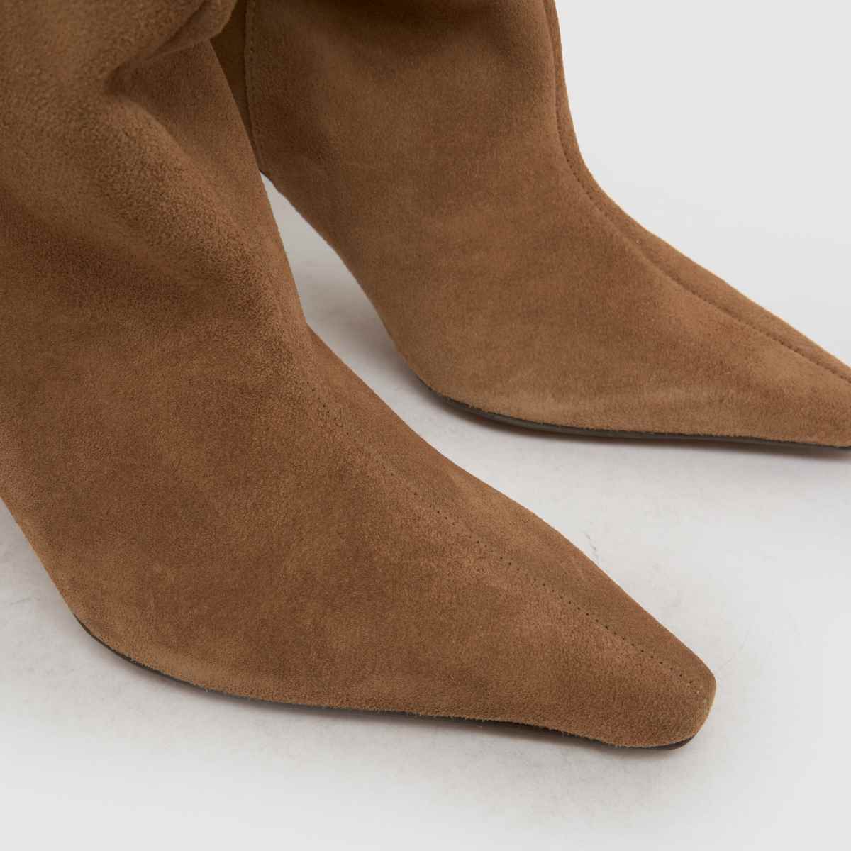 schuh Dakira Suede Slouch Calf in Tan schuh Dakira Suede Slouch Calf 4