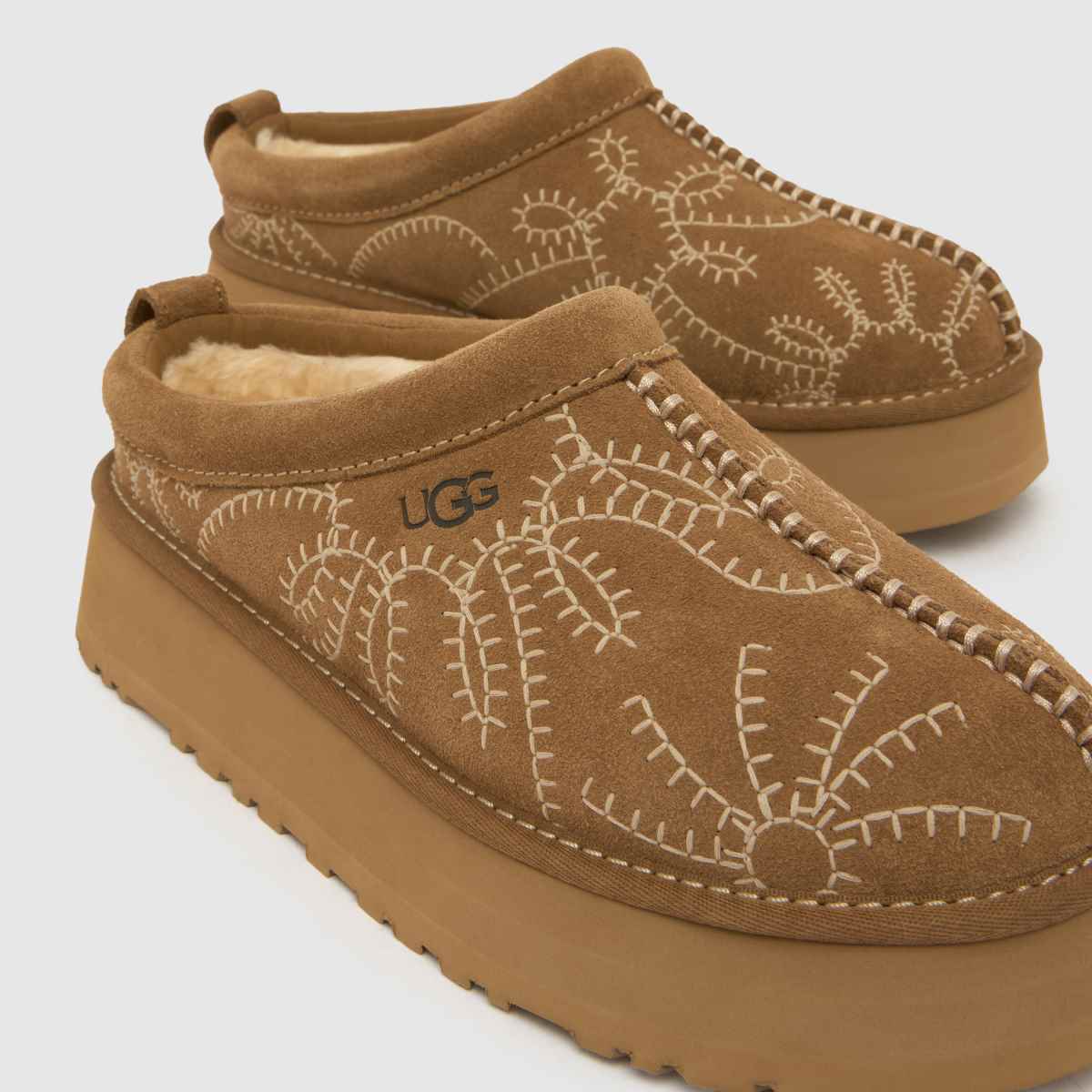 UGG Tazz II Botanic in Light Bronze UGG Tazz II Botanic 4