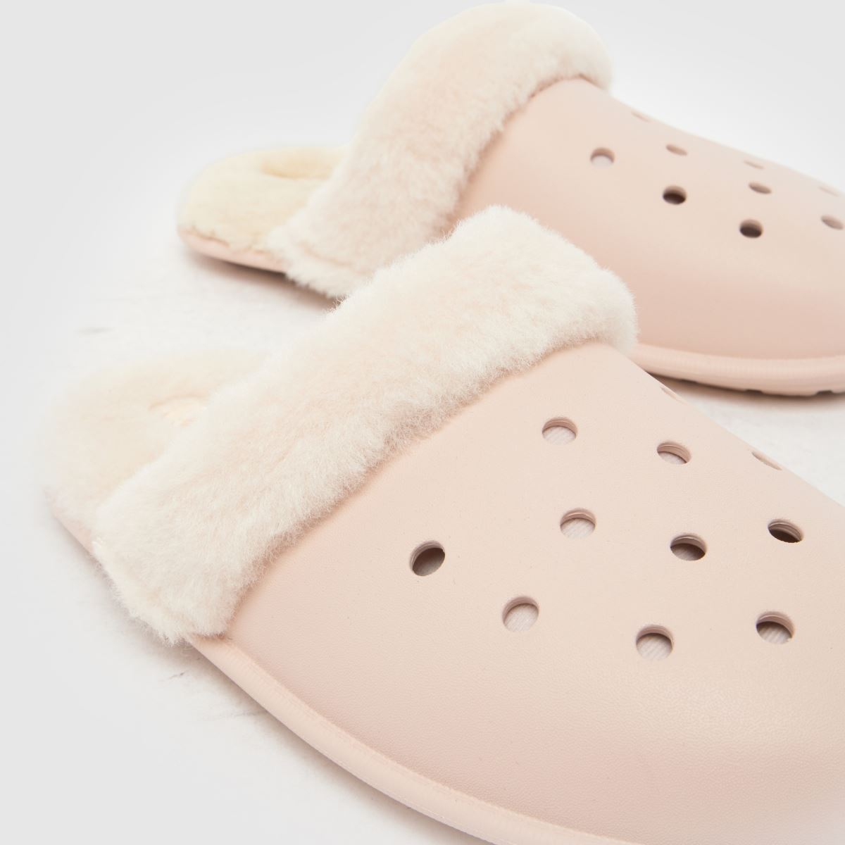 Crocs Classic Fuzz in Pale Pink Crocs Classic Fuzz 4