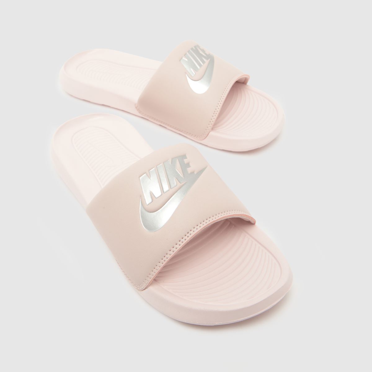 Nike Victori One in Pale Pink Nike Victori One 4
