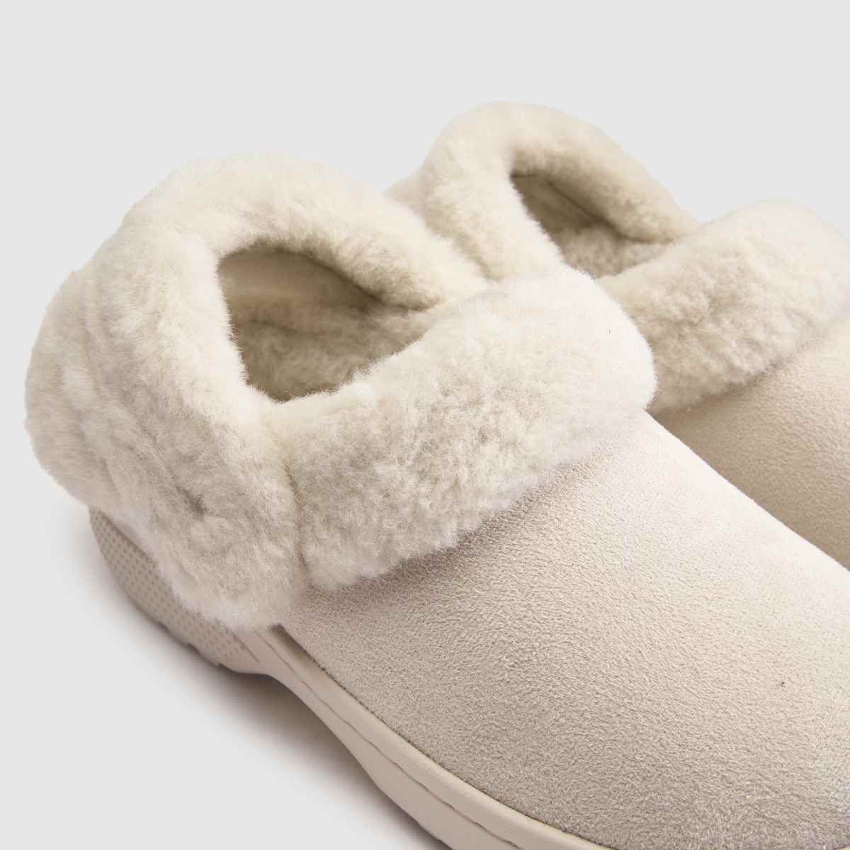 Crocs Classic Unfurgettable in Off-White Crocs Classic Unfurgettable 4