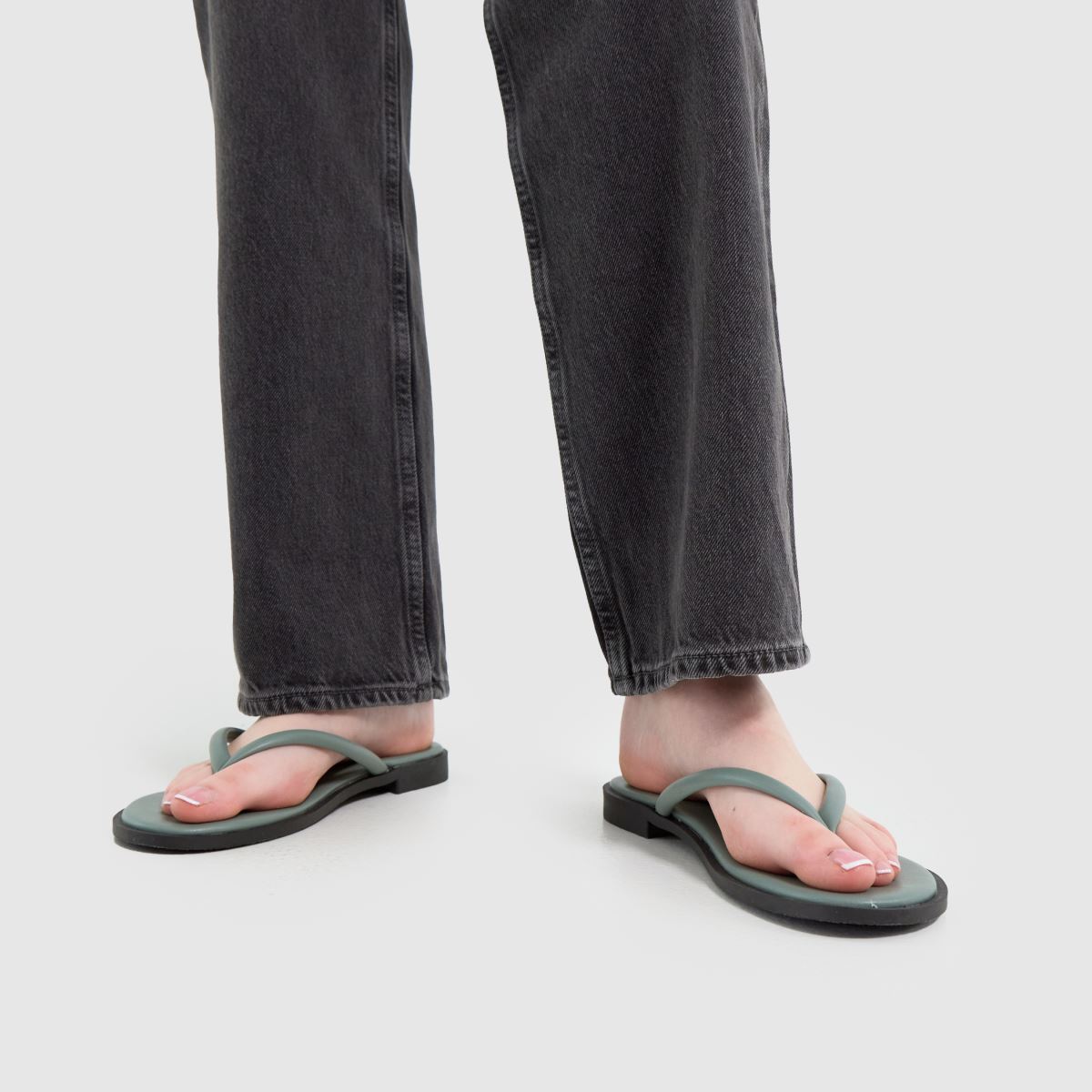 schuh Tulia Toe Post in Green schuh Tulia Toe Post 8