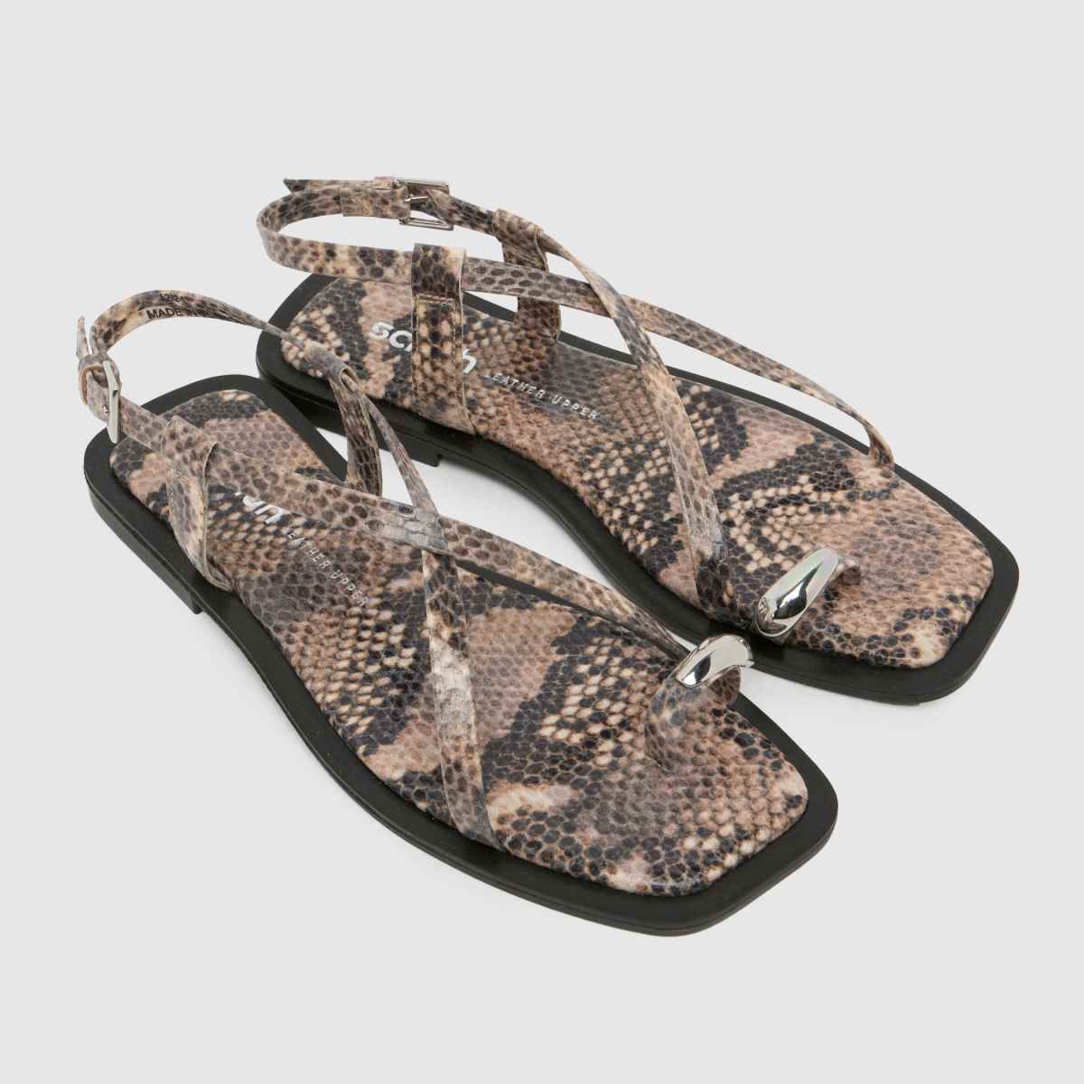 schuh Taran Metal Toeloop in Stone & Black schuh Taran Metal Toeloop 4