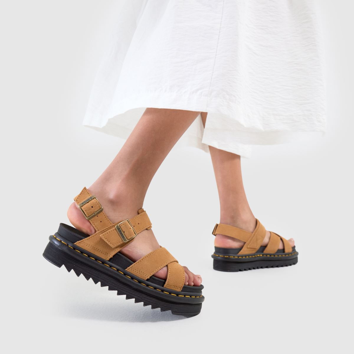 Dr Martens Voss II in Tan