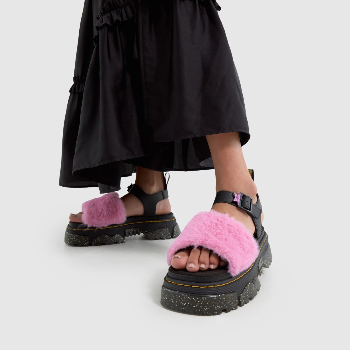 Dr.Martens X Bratz Mattison ストラップ ファーサンダル MATTISON BRATZ ストラップ サンダル