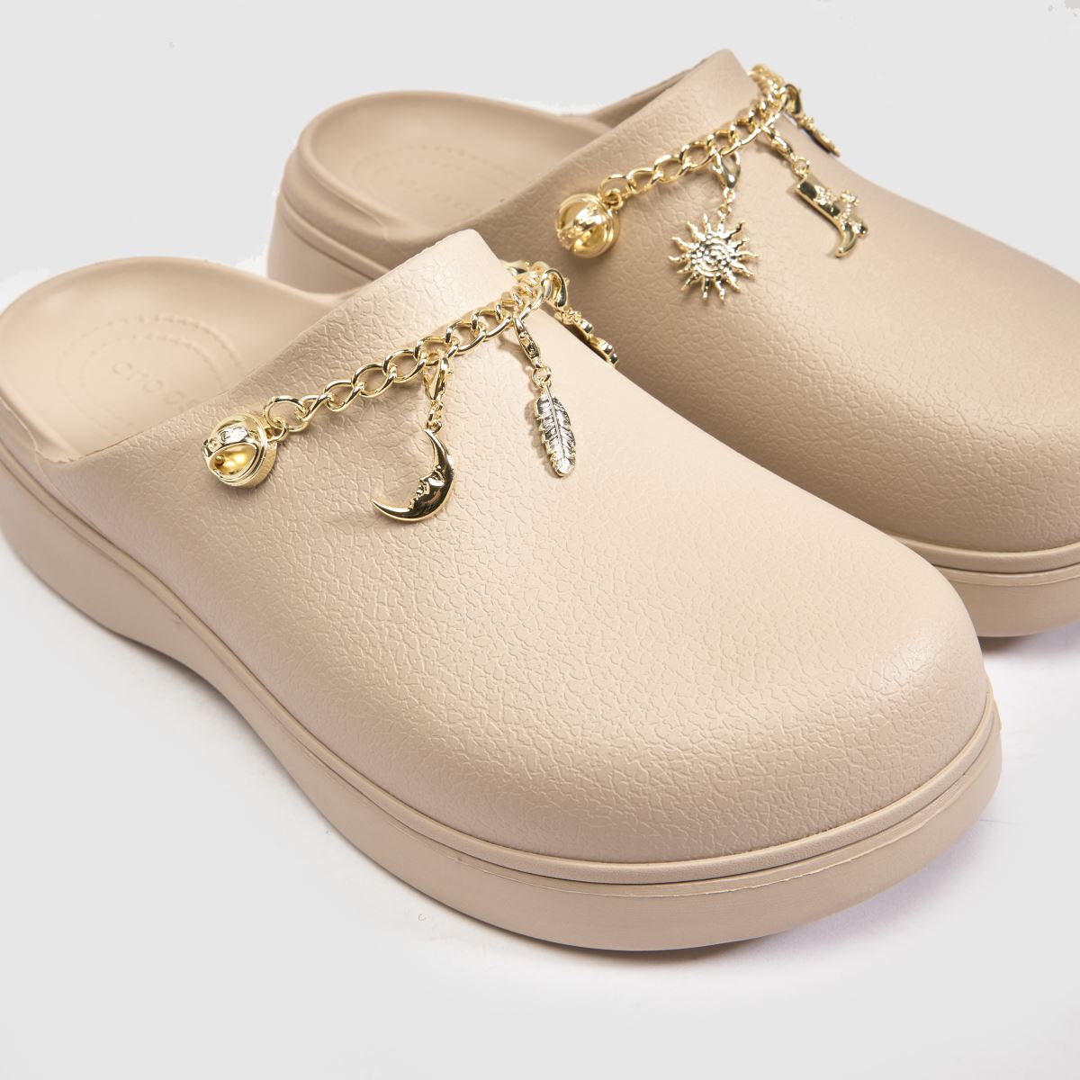 Crocs Dylan Notched Clog in Beige Crocs Dylan Notched Clog 4