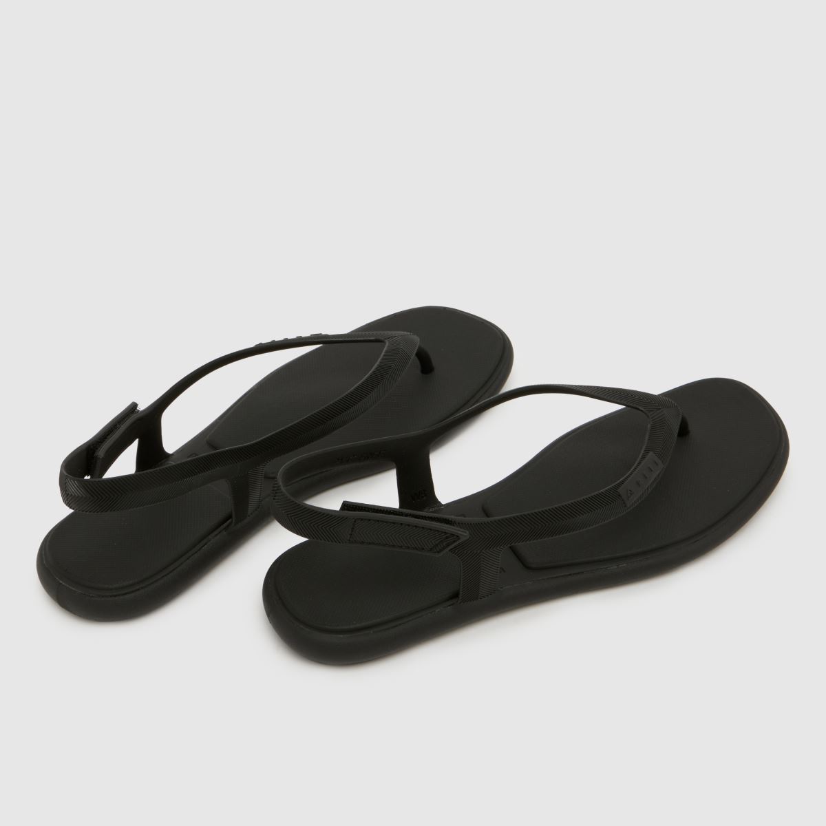 Reef Water Willow Maya in Black Reef Water Willow Maya 4