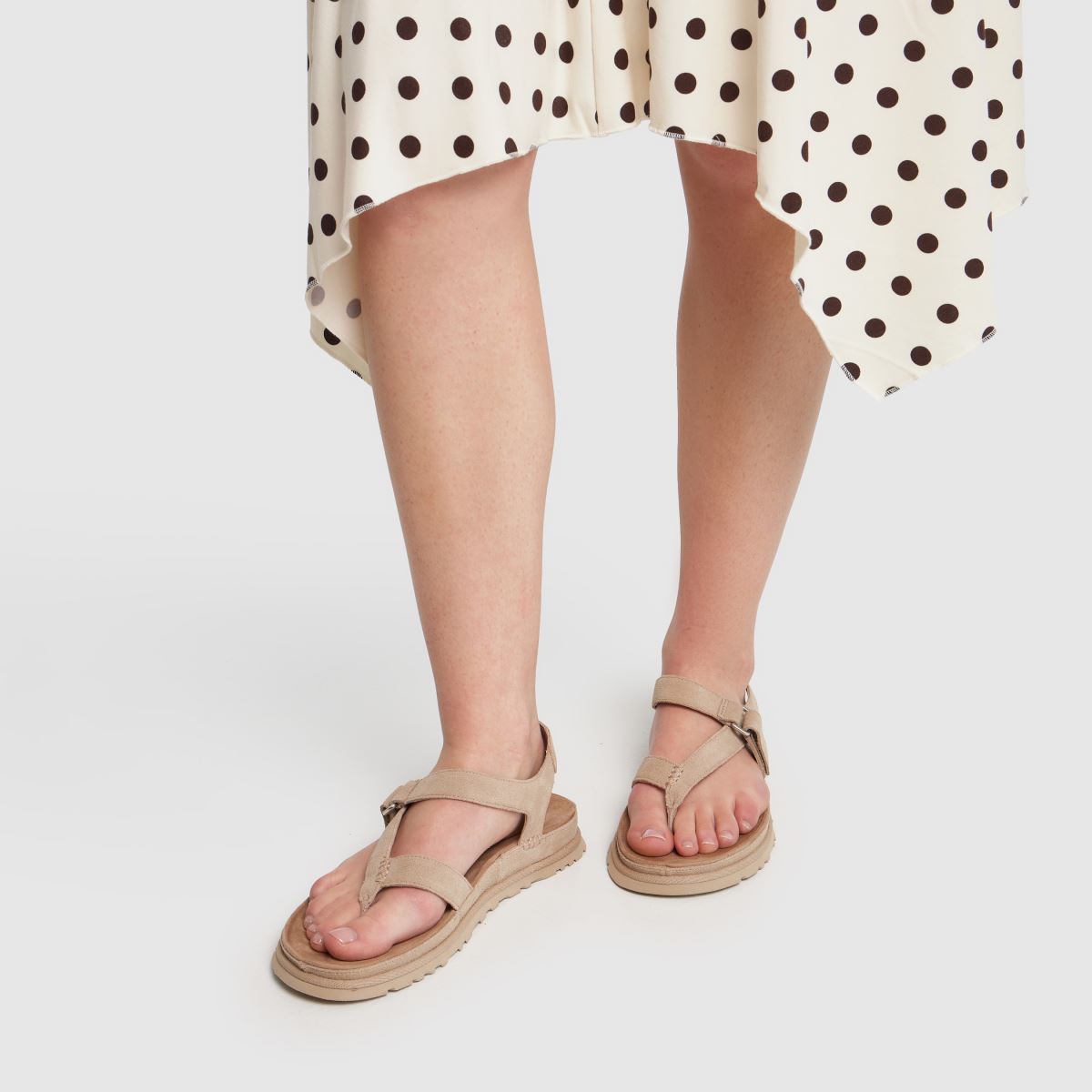 UGG Goldengaze Toe Post in Sand UGG Goldengaze Toe Post 8