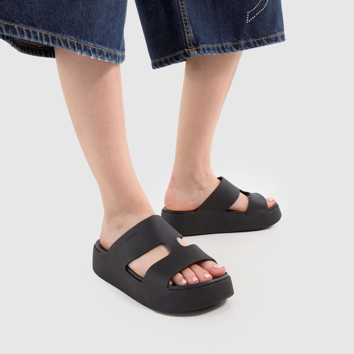 Womens Black Crocs Getaway Platform H-Strap Sandals schuh