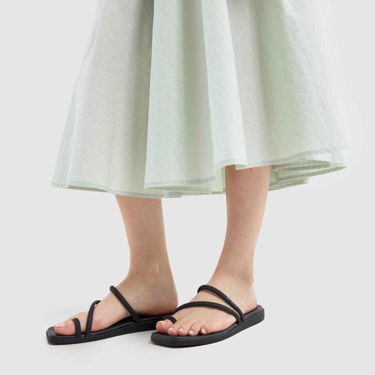 Womens Black Crocs Miami Toe Loop Sandals schuh - Main Image