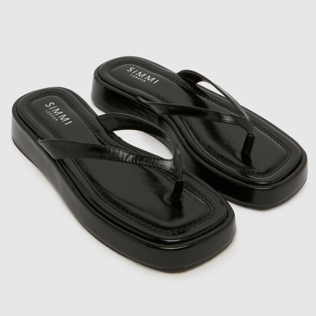 SIMMI Kimmie Platform Flip in Black SIMMI Kimmie Platform Flip