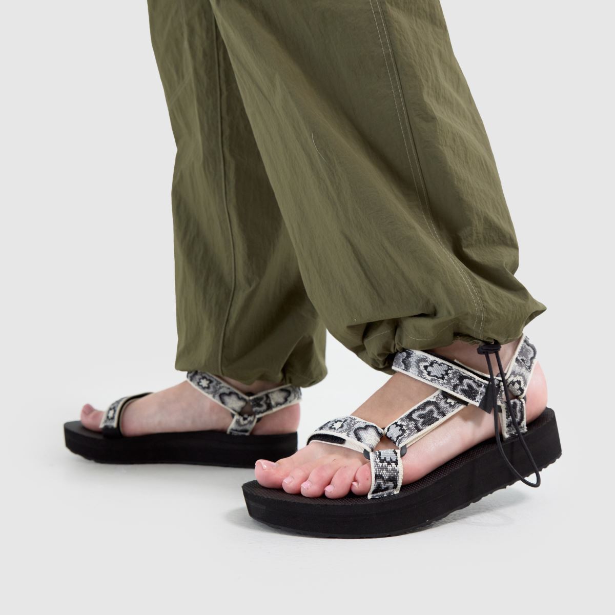 Teva Midform Universal Floral in Beige