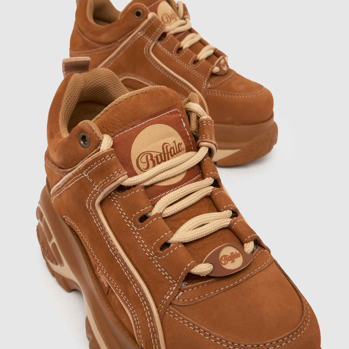 Buffalo London Classic Low in Tan Buffalo London Classic Low 4