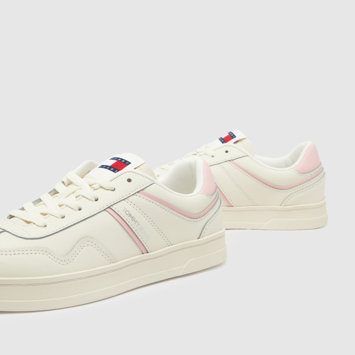 TOMMY JEANS Greenwich in White & Pink TOMMY JEANS Greenwich 7