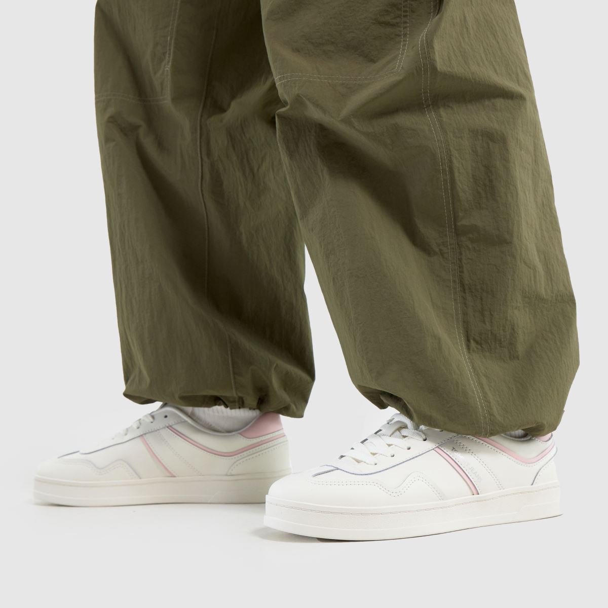 TOMMY JEANS Greenwich in White & Pink TOMMY JEANS Greenwich 8
