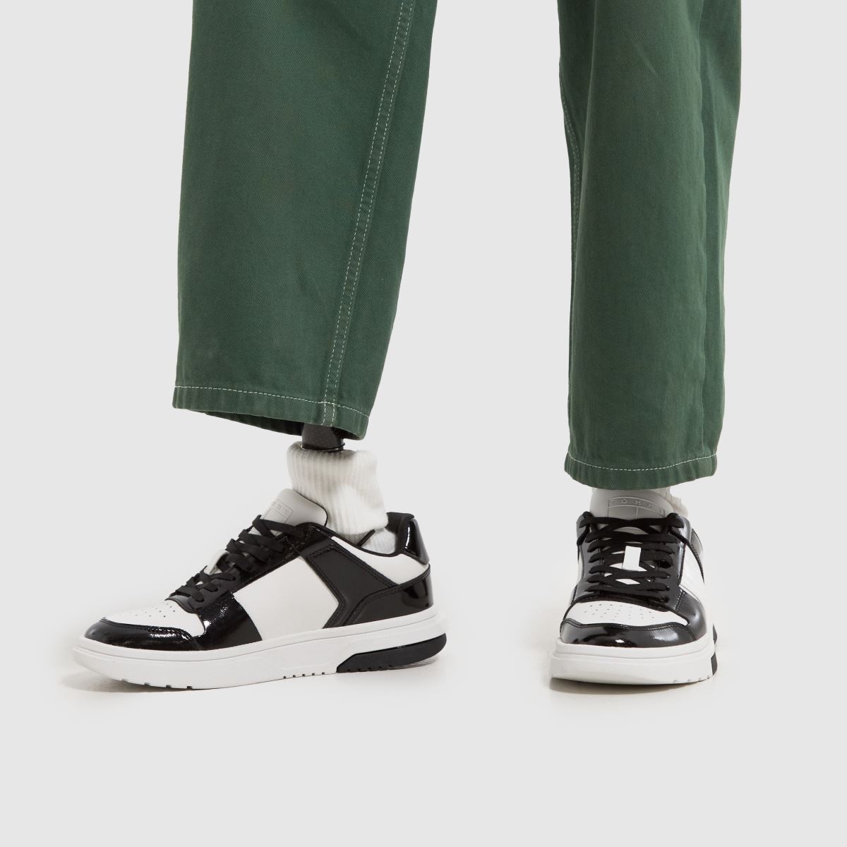 TOMMY JEANS The Brooklyn in Black & White TOMMY JEANS The Brooklyn 8