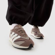 adidas Lightblaze in Brown & White adidas Lightblaze,2 of 4