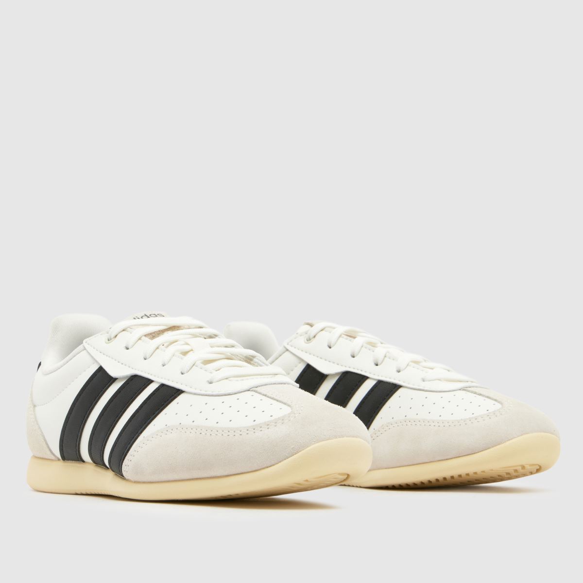 adidas Barreda Lo in White & Black adidas Barreda Lo 3